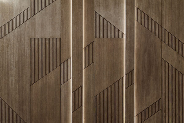 Elegancki geometryczny wzór na drewnianych panelach. Elegancki geometryczny wzór na drewnianych panelach.