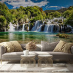 Fototapeta Park Narodowy Krka otoczony drzewami i błękitnym niebem