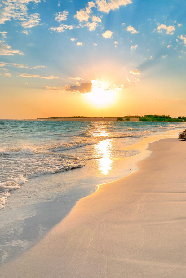 Plaża z falami i zachodem słońca Plaża z falami i zachodem słońca