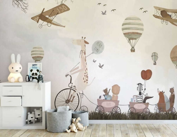 Mural przedstawiający zwierzęta jadące pociągiem Mural przedstawiający zwierzęta jadące pociągiem