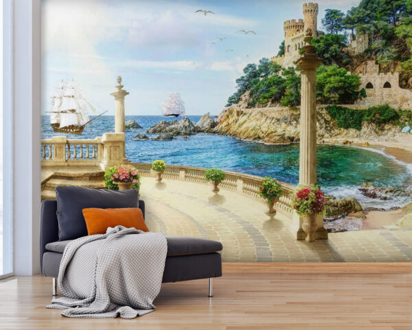Balkon z kolumnami i kwiatami od strony oceanu Balkon z kolumnami i kwiatami od strony oceanu