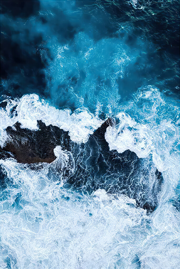 Waves crashing on a rock Waves crashing on a rock