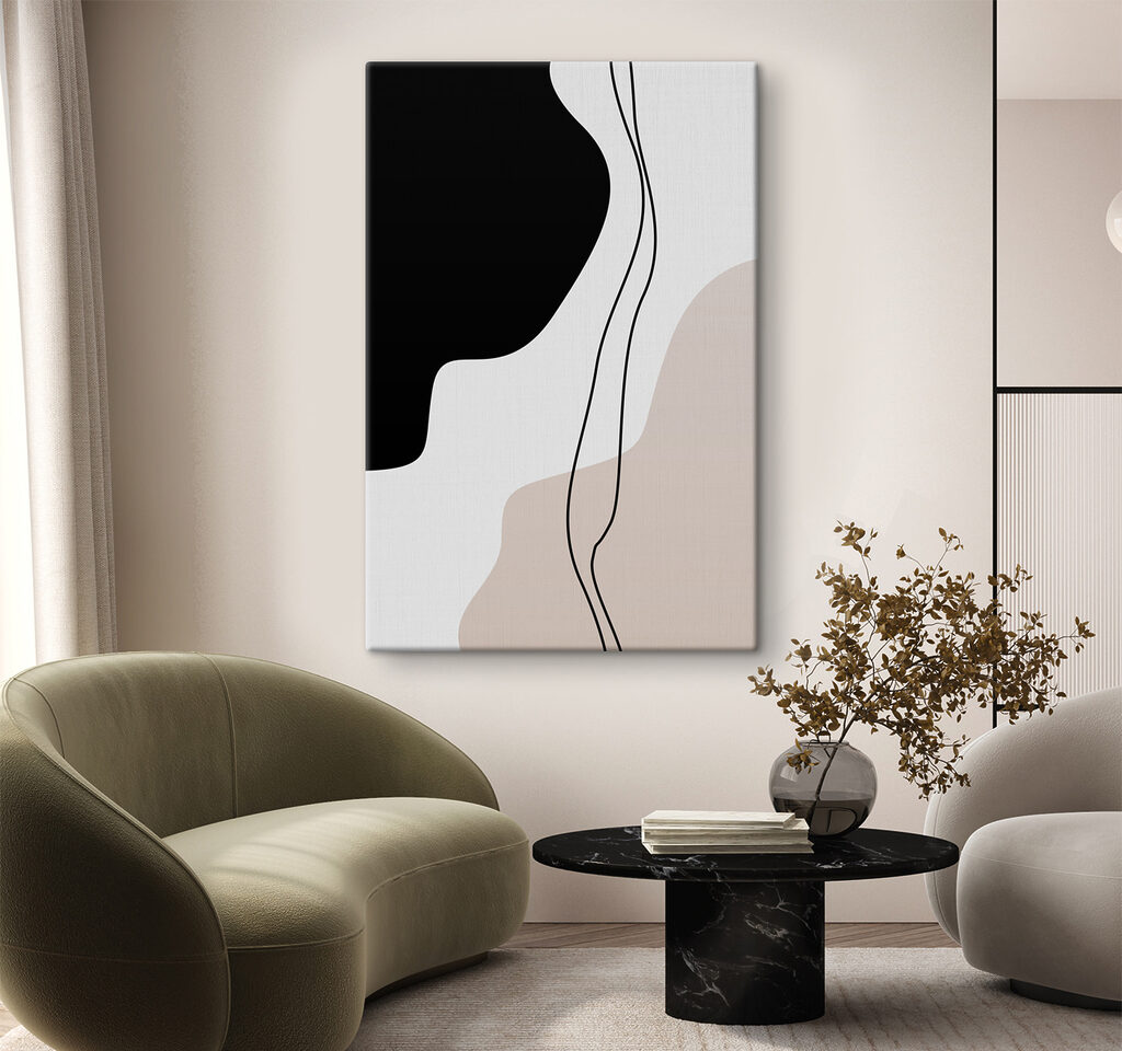 A black and white image of a necklace