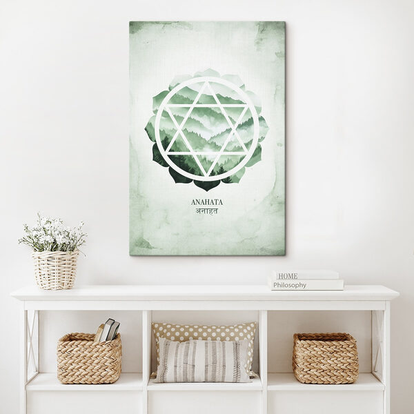 Zielono-biały symbol z górami w tle Zielono-biały symbol z górami w tle