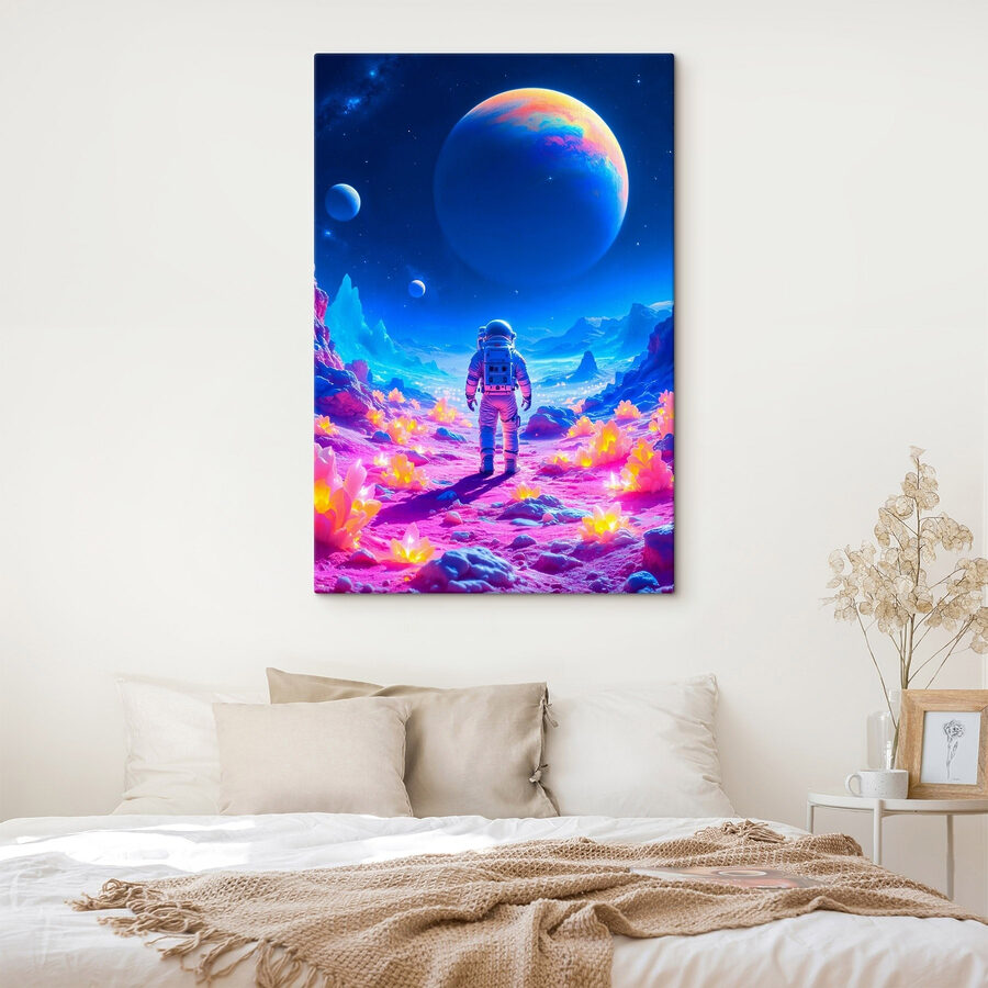 Astronauta spacerujący po pustyni