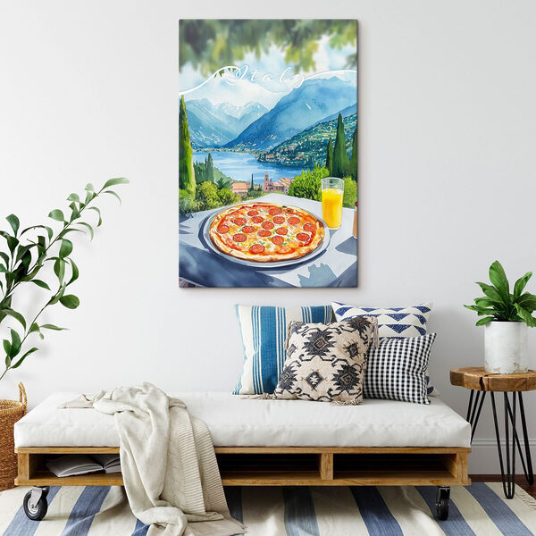 Pizza i sok na stole z górami i drzewami Pizza i sok na stole z górami i drzewami