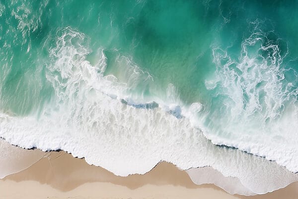 Fale rozbijające się o plażę Fale rozbijające się o plażę