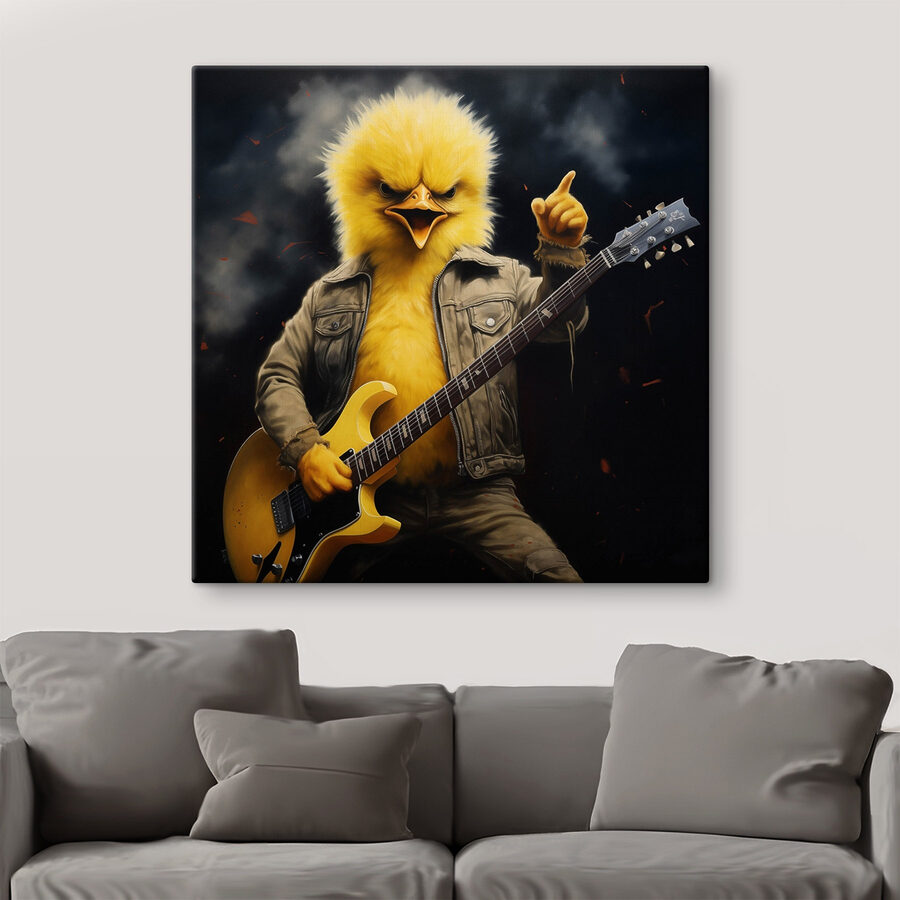 Osoba w stroju kurczaka grająca na gitarze