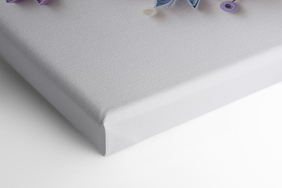 Papierowy kwiat wykonany z pasków papieru