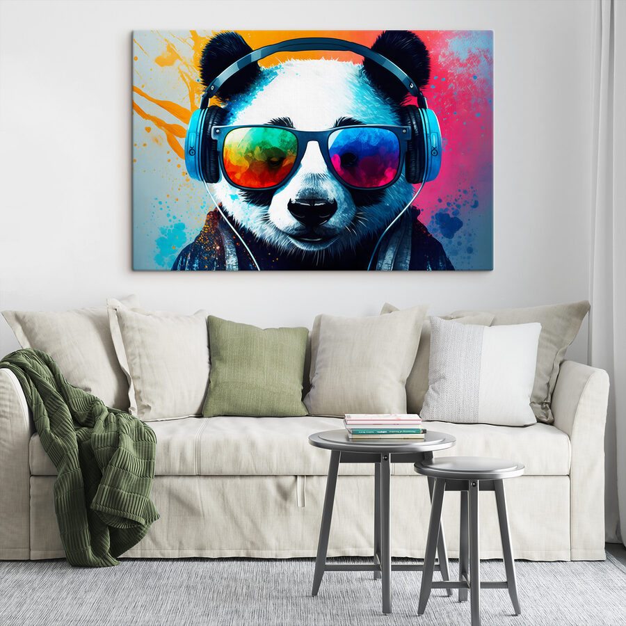 Panda w słuchawkach i okularach przeciwsłonecznych