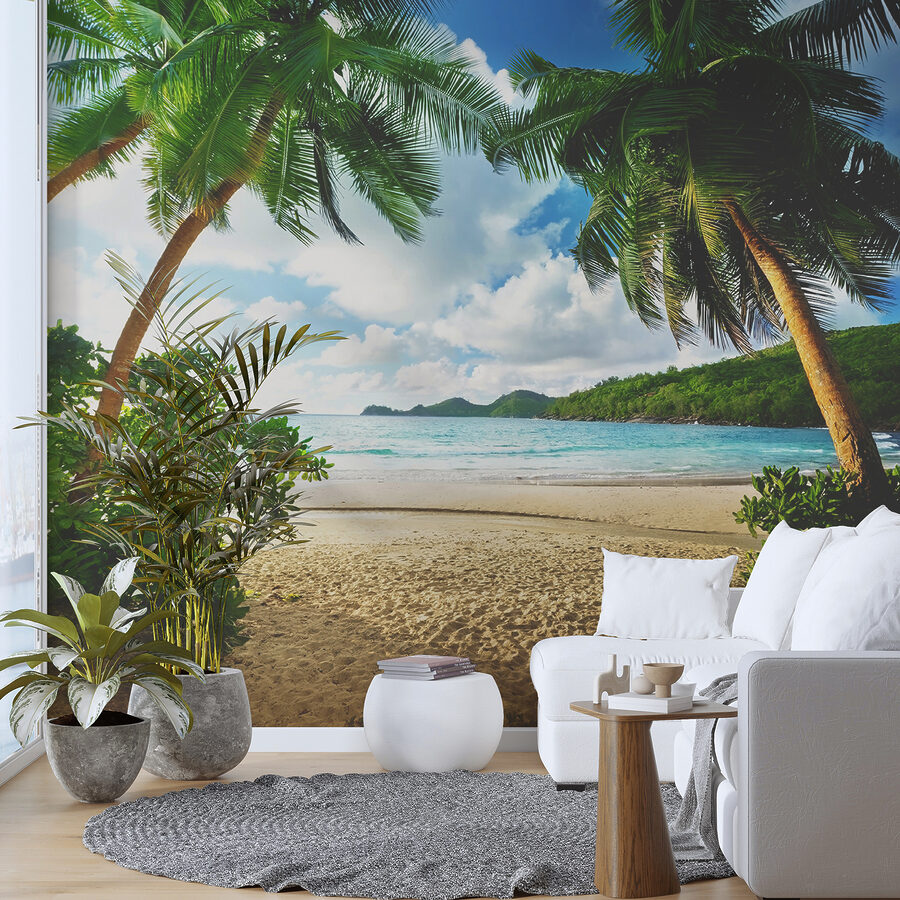 Plaża z palmami i błękitną wodą Plaża z palmami i błękitną wodą