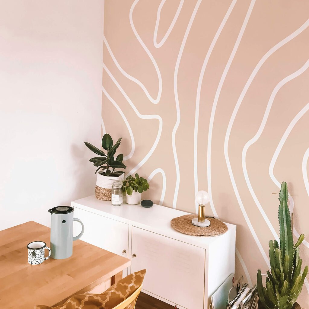 Białe linie na różowym tle