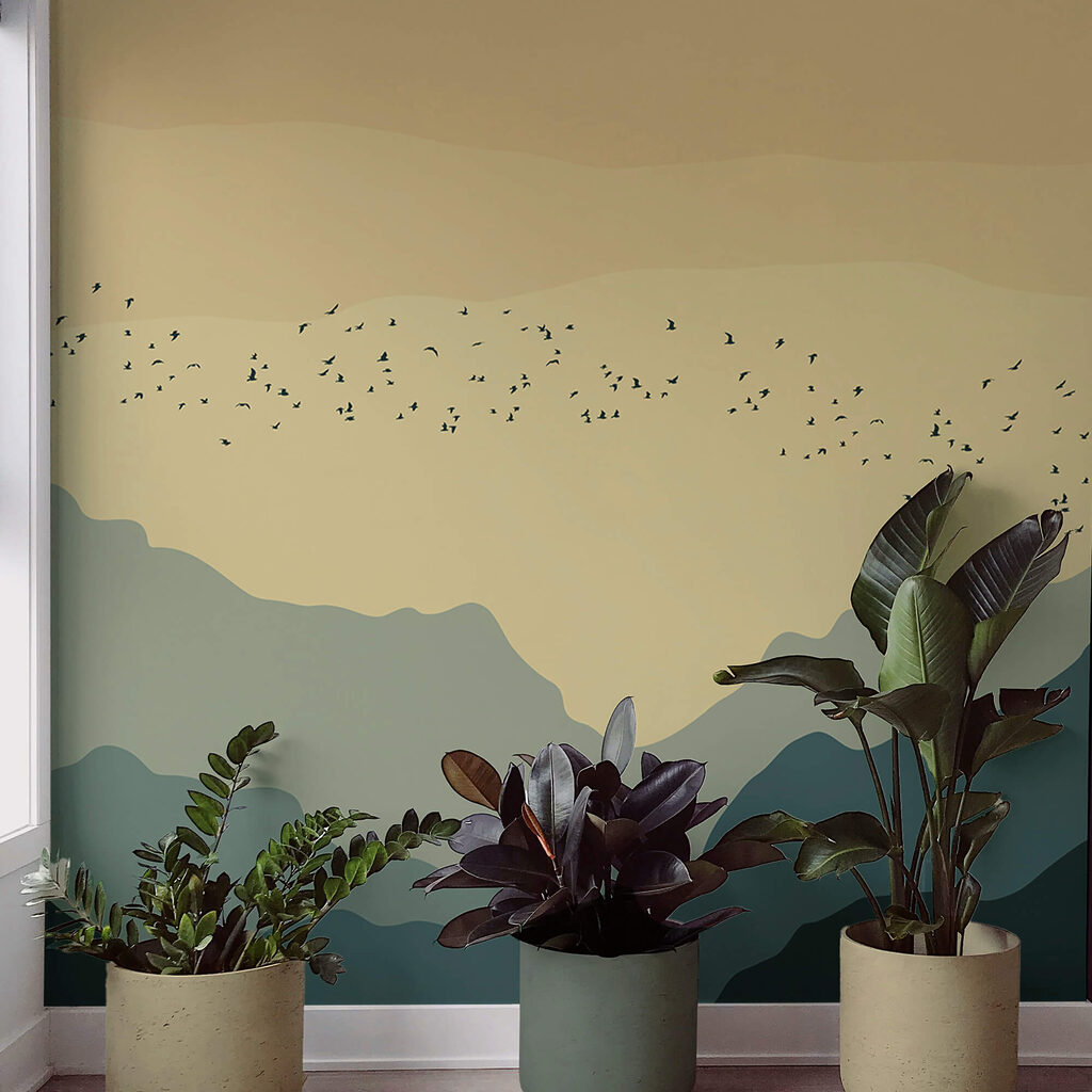 Grupa ptaków lecących nad górami