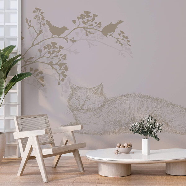 Kot leżący na gałęzi drzewa