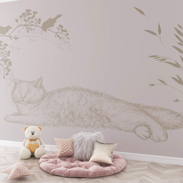 Kot leżący na gałęzi drzewa