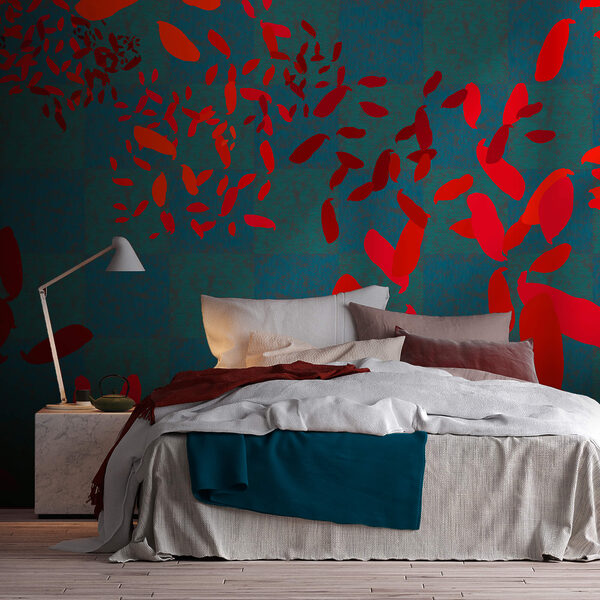 Czerwone liście na niebieskim tle