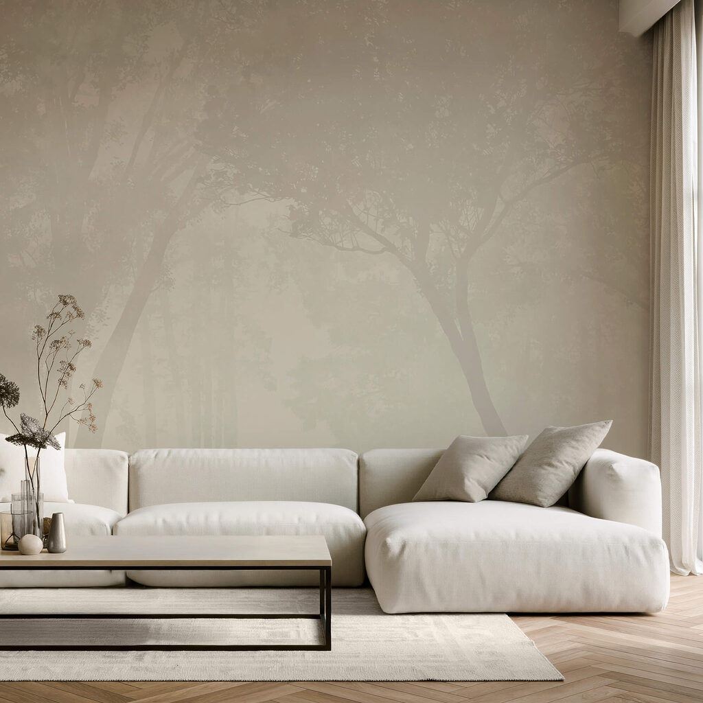 Zamglony las z drzewami