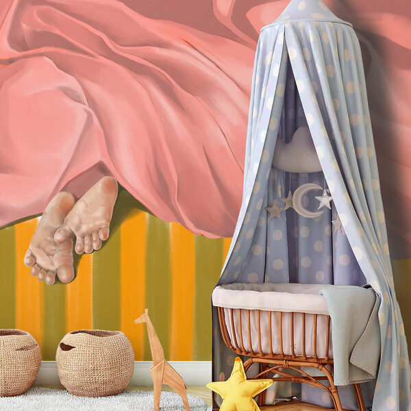 Para stóp pod różowym kocem