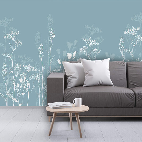 Białe kwiaty na niebieskim tle