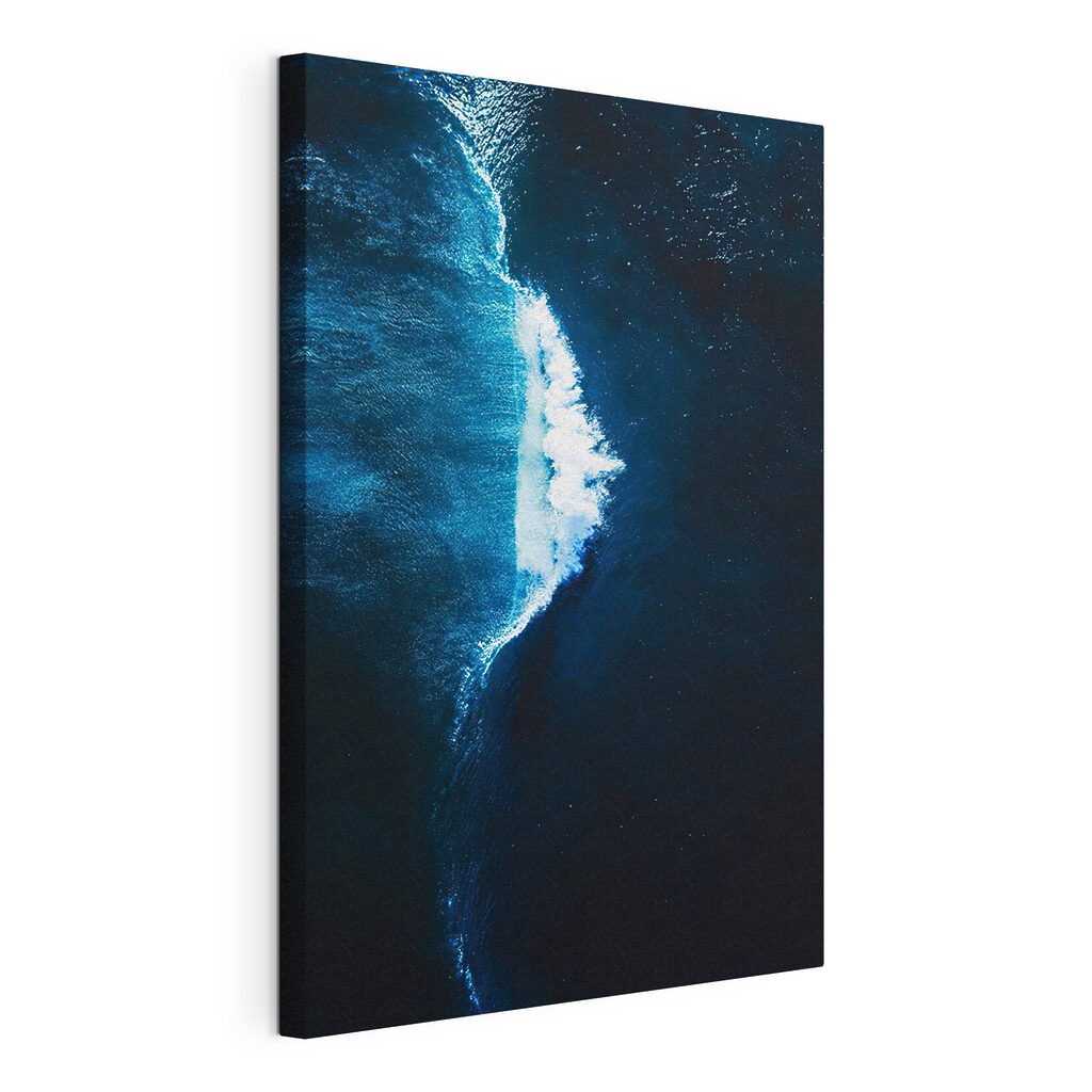 Wave crashing into the ocean
