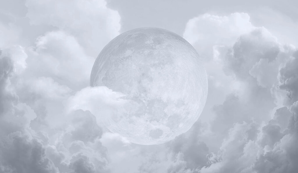 Full moon in the clouds Full moon in the clouds